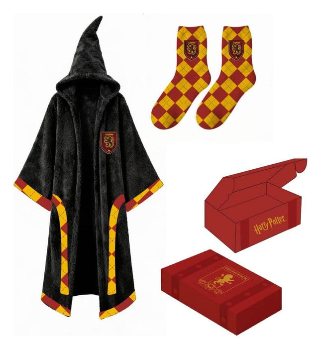 Harry Potter Gryffindor-gavesæt med sort fleece-kappe med spids hætte, røde og gyldne kanter samt matchende ternede sokker.