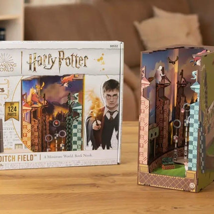 Harry Potter Små Eventyr Bogkrog Mini-Diorama Quidditch-bane