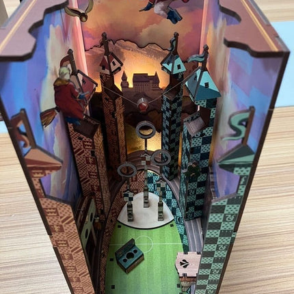 Harry Potter Små Eventyr Bogkrog Mini-Diorama Quidditch-bane